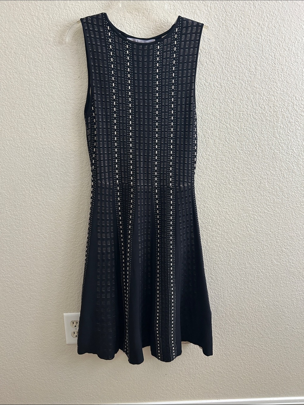 LUXE Carmen Marc Valvo Black Sleeveless Fit-and-Flare Dress